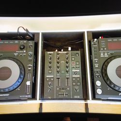 ×2 Pioneer CDJ 850-K, 1 Pioneer DJM-350, Case and stand for $1000