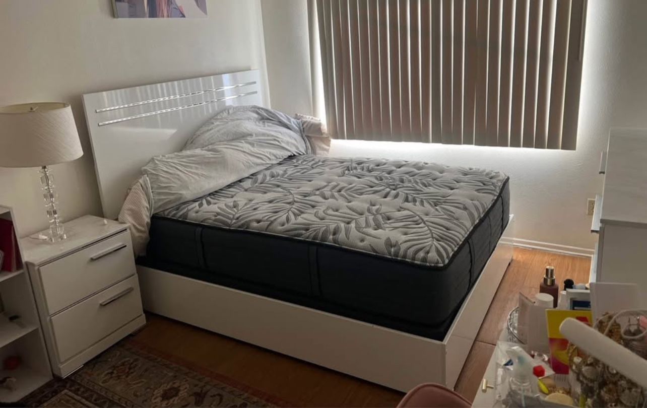 Ashley Furniture- White Marble Queen Bedroom Set