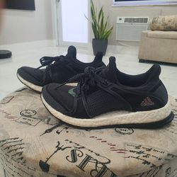 Adidas women  PURE BOOST SIZE 6 
