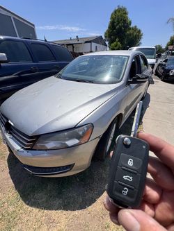Car keys/llaves de autos/key fobs