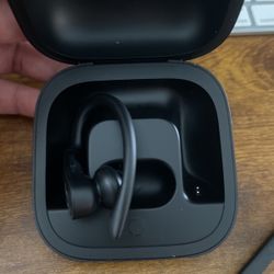 PowerBeats Pro - Left Ear + Charging Case