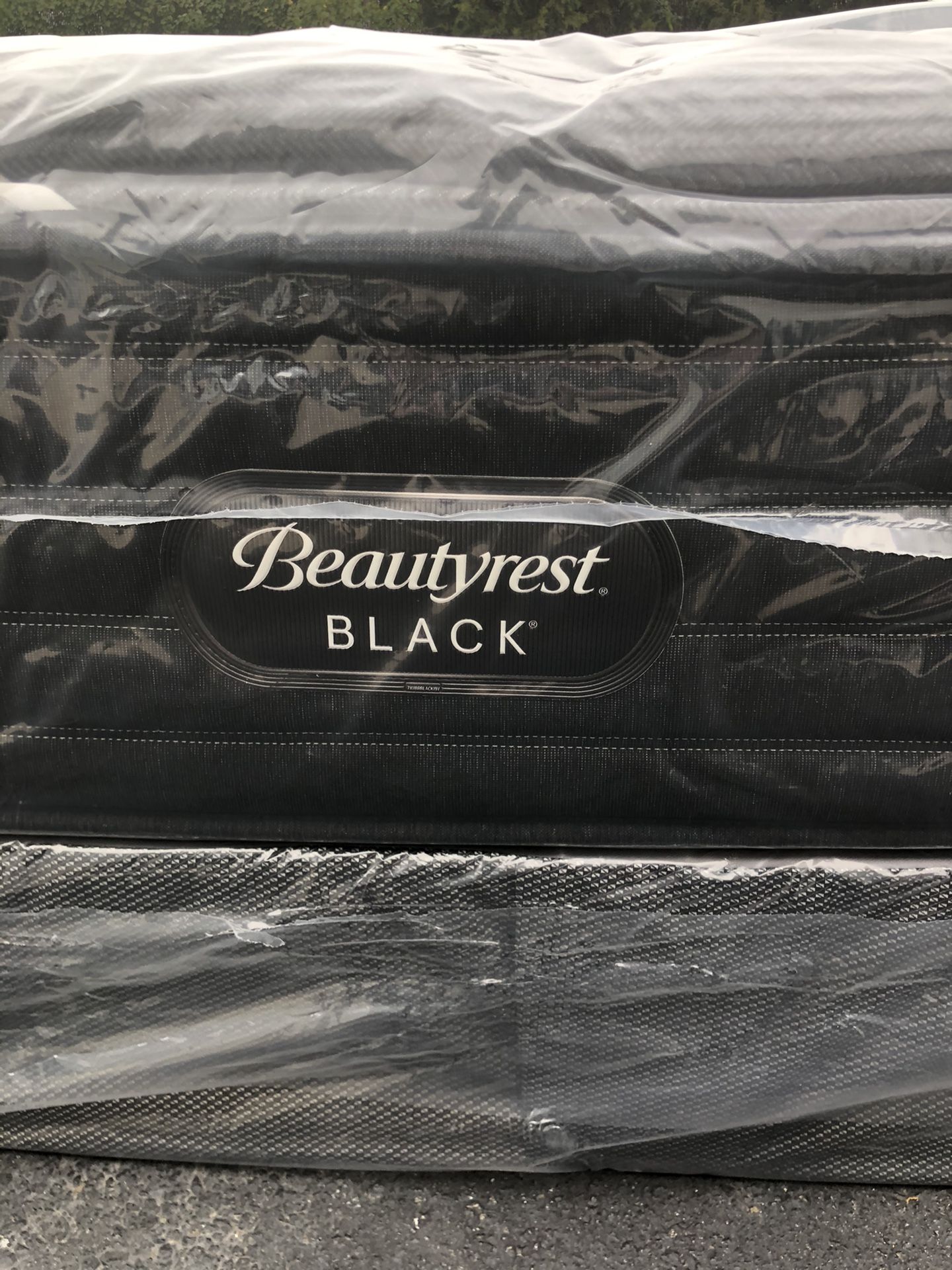 Brand New Simmons Beautyrest Black Queen Free Box Spring and Free Delivery