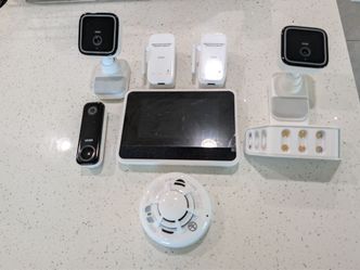 1x Vivint Smart Hub Touchscreen Panel, 1x Vivint Doorbell Camera Pro, 2x Vivint Security Cameras (1 with spotlight), ​1x Vivint Smoke & Carbon Monoxid