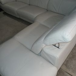 POWER RECLINER SECTIONAL  LEATHER WHITE COLOR.. DELIVERY SERVICE AVAILABLE 💥🚚💥