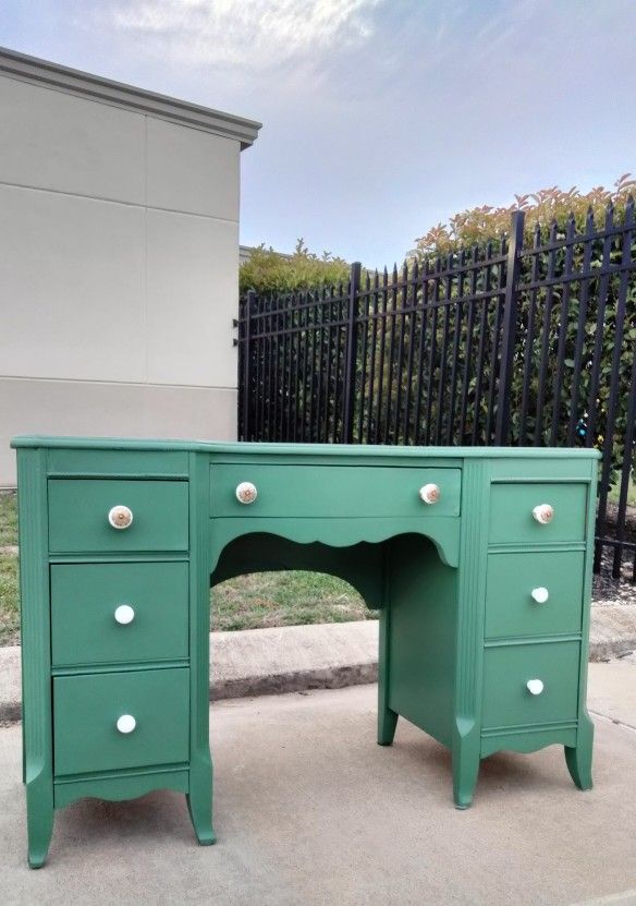 Beautiful Vintage Small Desk 46x18x30