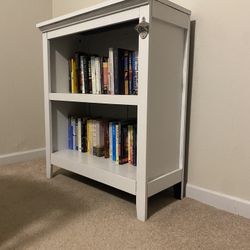 Small Bookshelf (books can be included for free)