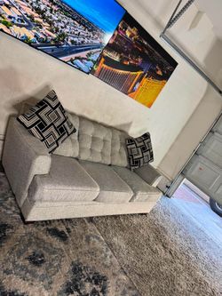 š Ashley furniture grey couch š ( FREE DELIVERY)