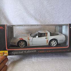 Maisto Diecast 1/18 Scale White 1996 Chevrolet Corvette Last C-4 Special Edition