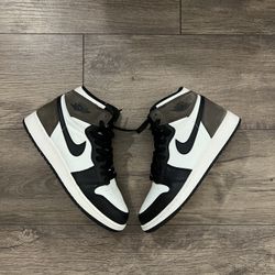 Air Jordan 1 Retro High Mochas GS 7y