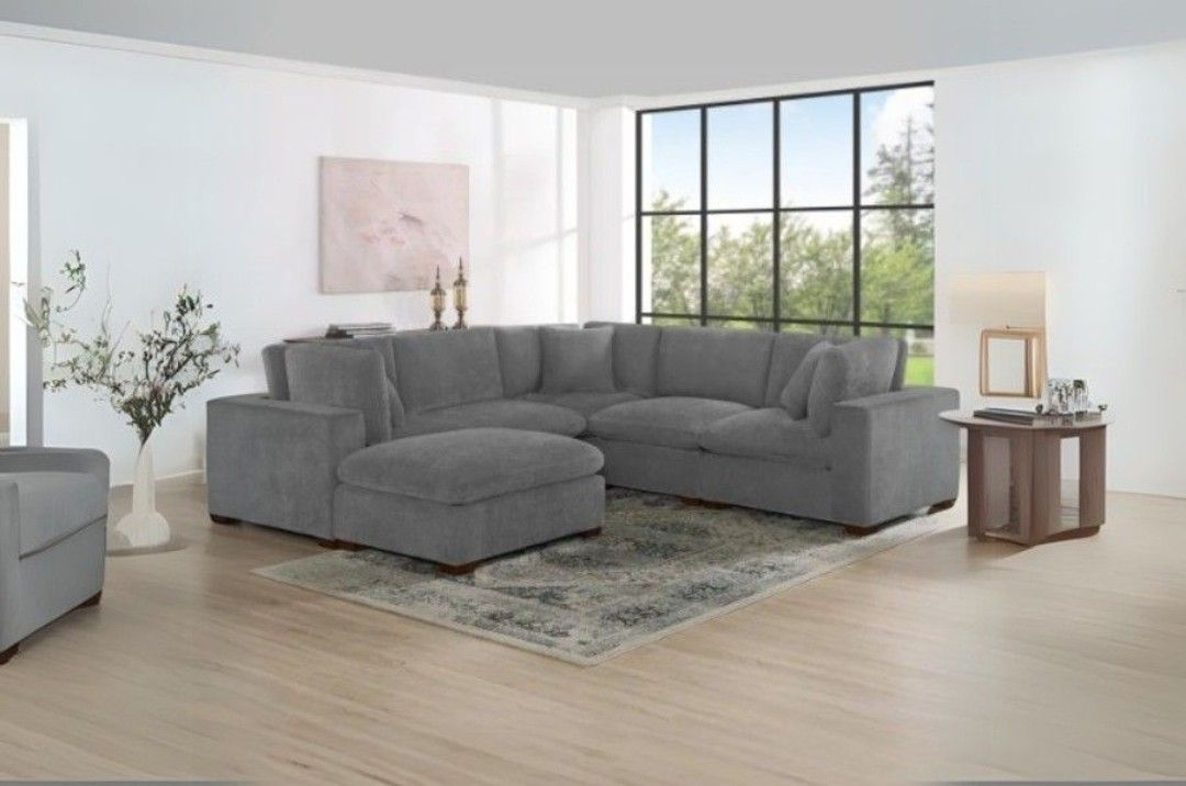 Thomasville 6-piece Modular Sectional(New)