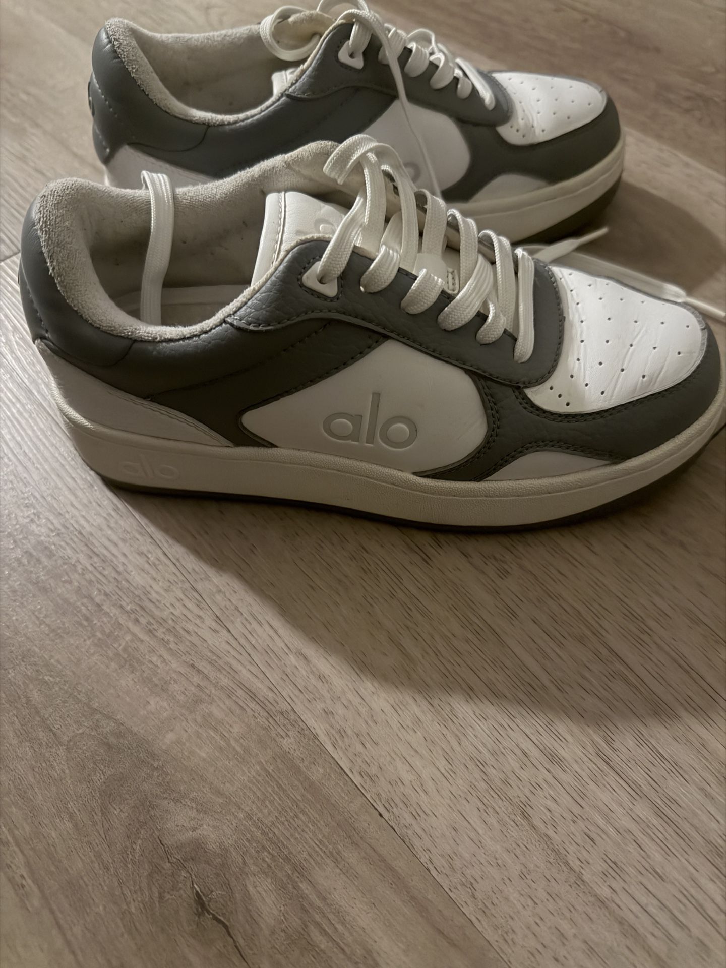 Alo Sneakers