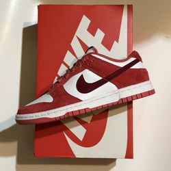 Women’s Nike Dunk “Valentines Day”