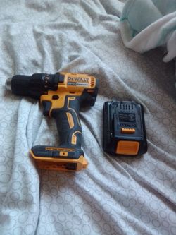 DeWalt drill driver with 20 v DeWalt battery