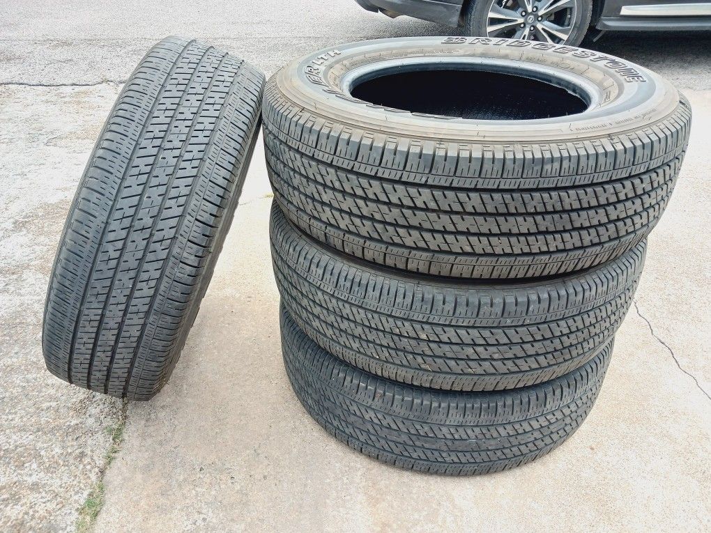SELLING MY USED TIRES 225/65/R17 GOODYEAR