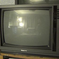 19" Panasonic CRT TV in beautiful condition 