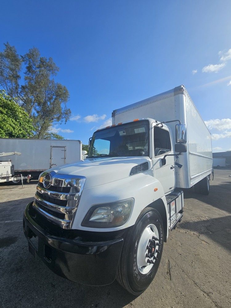 NON-CDL 26FT $20K READY TO BE ON THE ROAD 👇👇👇👇
2016 Hino 268 is a non-CDL medium-duty box truck