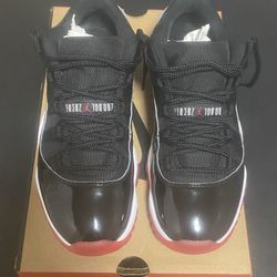Mens Air Jordan 11’s (breds) Low Top Size 8