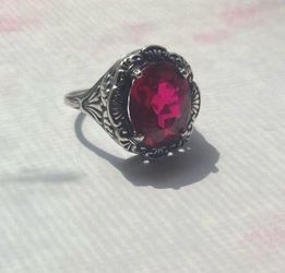 $35 (NOT FOR FREE)  very firm on price!!! sterling silver  Vintage red garnet 925 💍