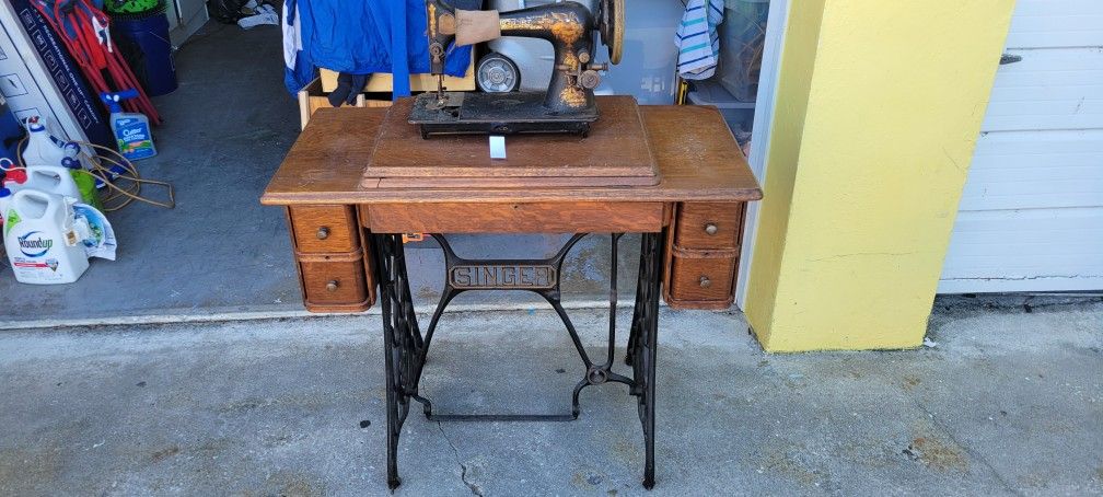 1902 Singer Sewing Machine and Table