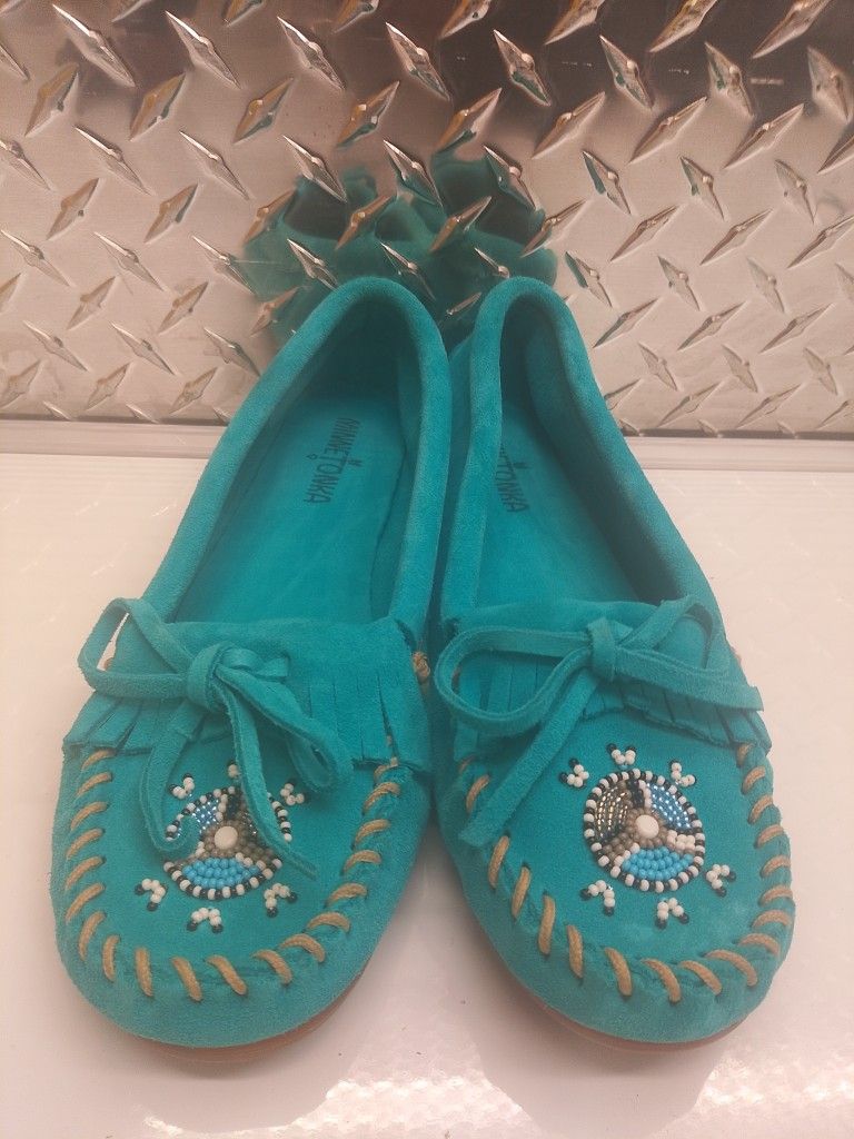 Minnetonka Moccasins Hand Beaded Women's Size 7.5