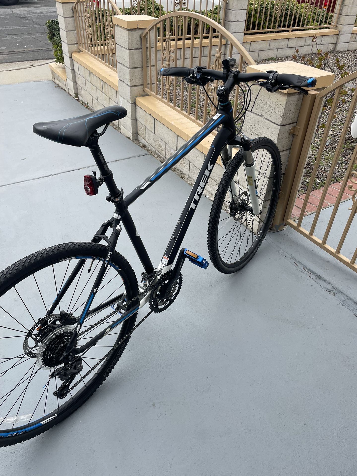 Trek 8.5 DS 29 BK-WT Bike