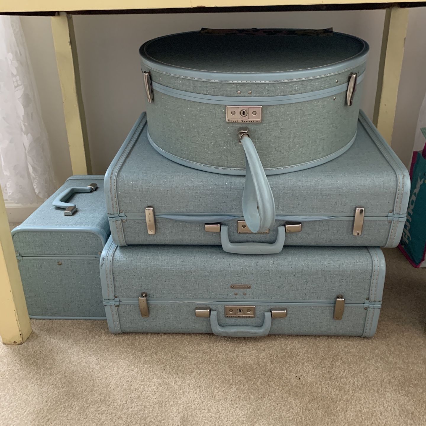 Vintage Luggage set- Royal Traveller 