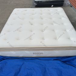 Saatva HD, King Mattress, Like New