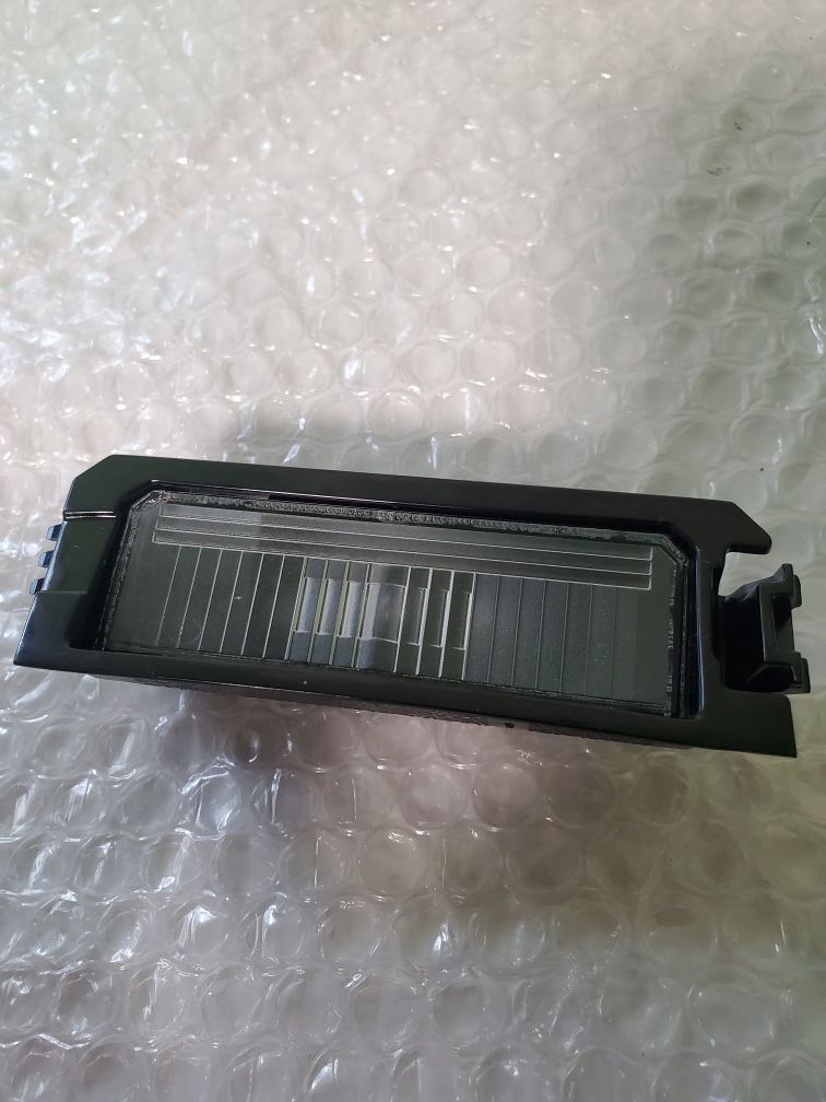 License plate assembly Right Hand Light lamp OEM Part # 92502 F6000 for 2018 2019 Hyundai Sonata Elantra and 2019 Veloster