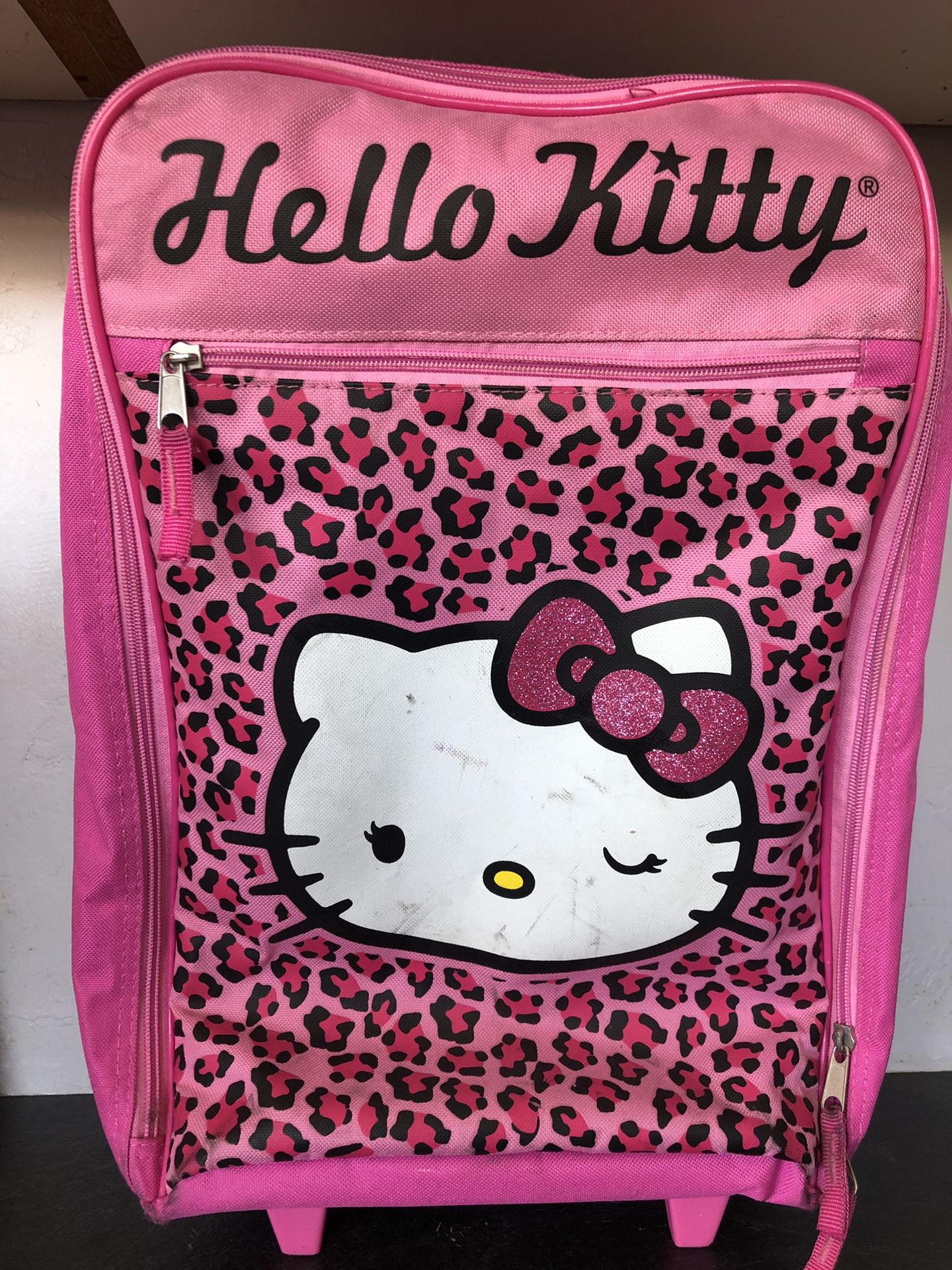Hello Kitty suitcase with wheels