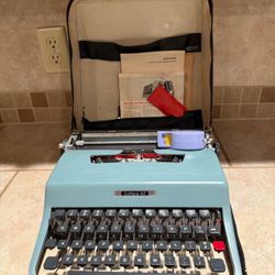 Lettera 32 type writer 