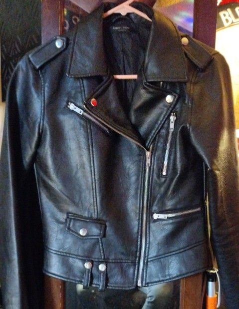 LADIES BLACK LEATHER MOTORCYCLE JACKET 