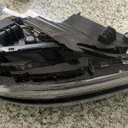 2023 Genesis g70 3.3T Headlight