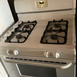 WHITE FRIGIDAIRE GAS STOVE!!!