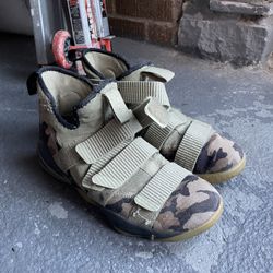  Zoom LeBron Soldier 11 'Camo (no box)
