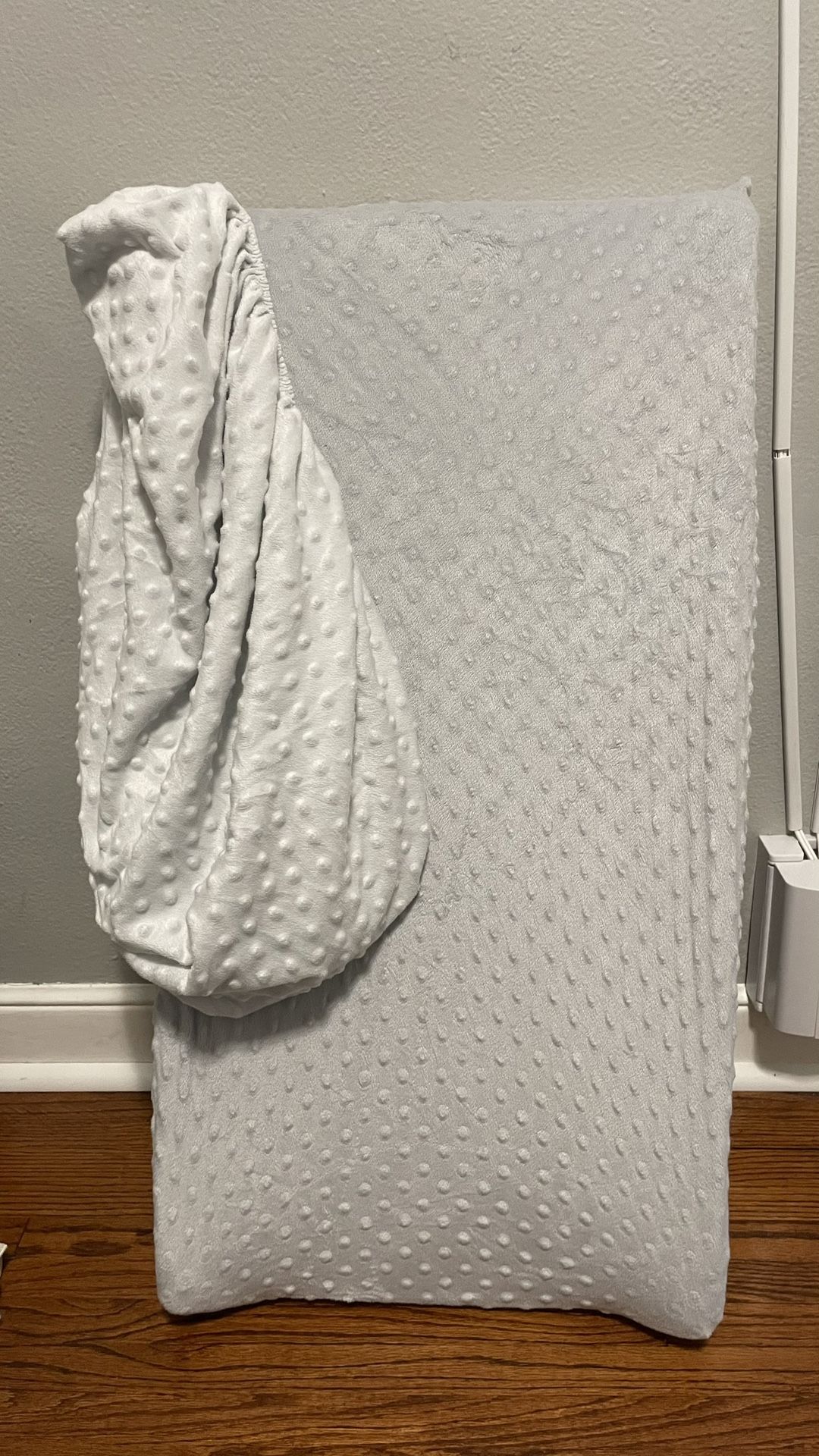 Munchkin baby changing pad