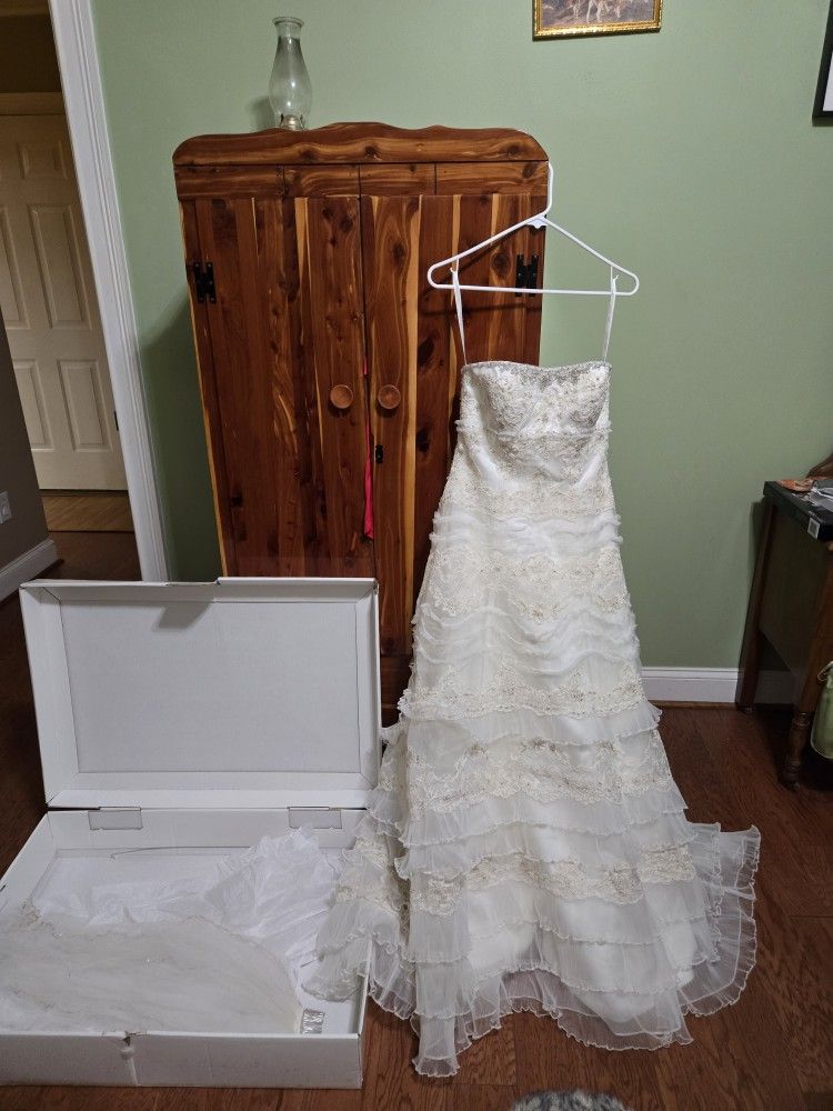 OLEG CASSINI BRIDAL.GOWN AND VEIL!!!
