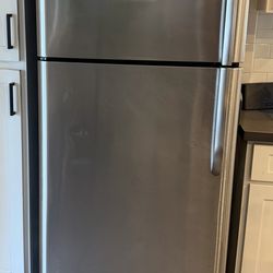 Frigidaire FFTR2126NK8