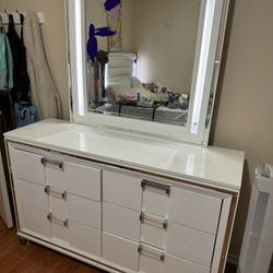 6 Drawer Dresser With LED Framing Mirror