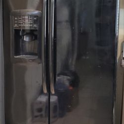 G e black refrigerator