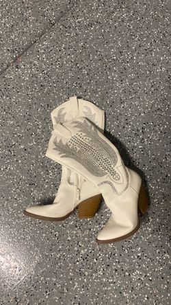 White boots with Gems