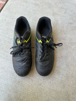 Size 3 kids soccer cleats