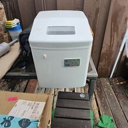 Ice Maker 🧊 $20