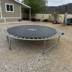 Trampoline 