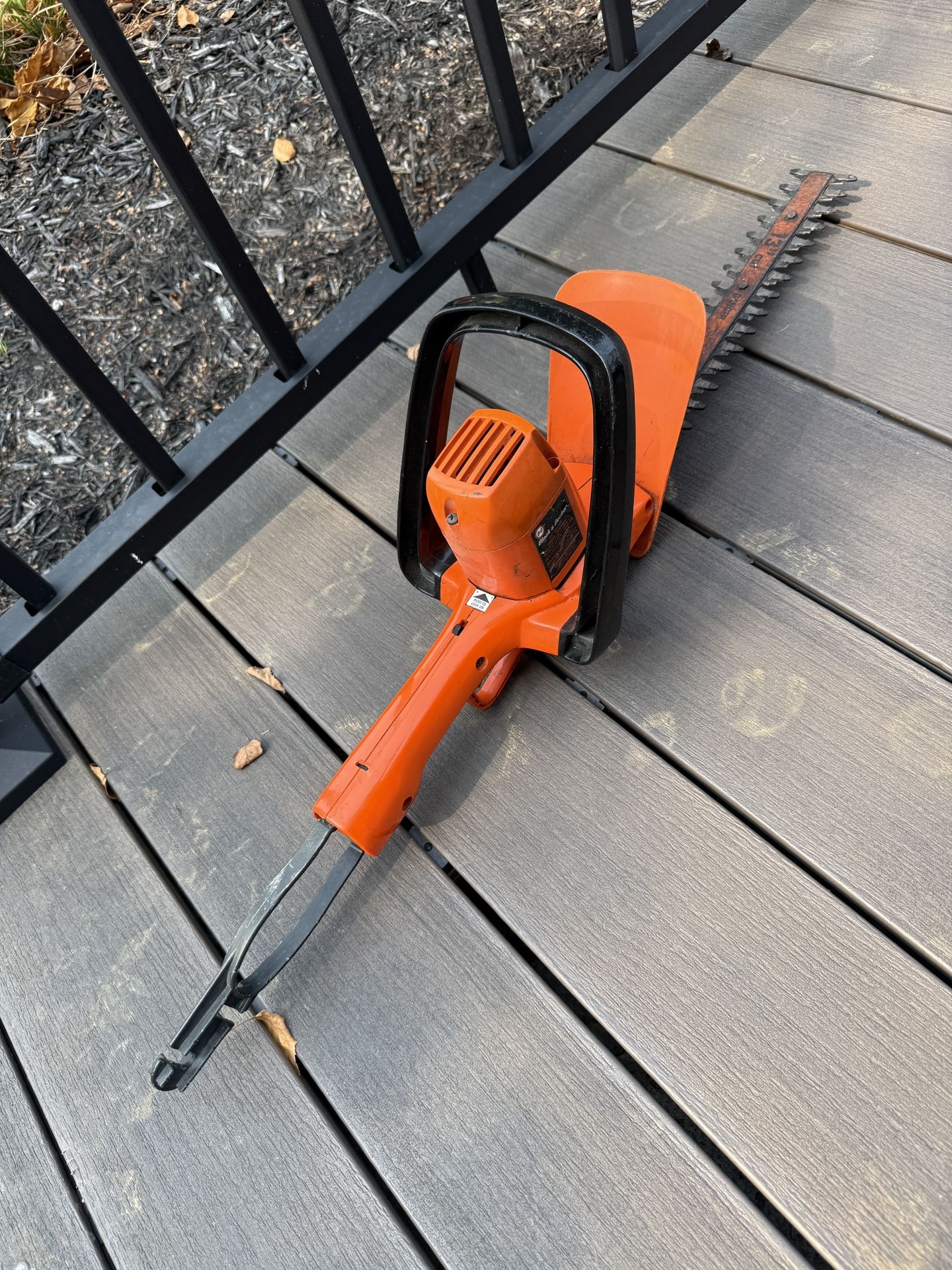 Black N Decker 13” Electric Hedge Trimmer in good shape.
