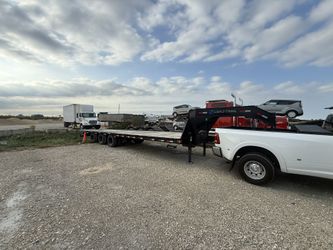 2025 Load Trail 30K GVWR 32’ Gooseneck Trailer