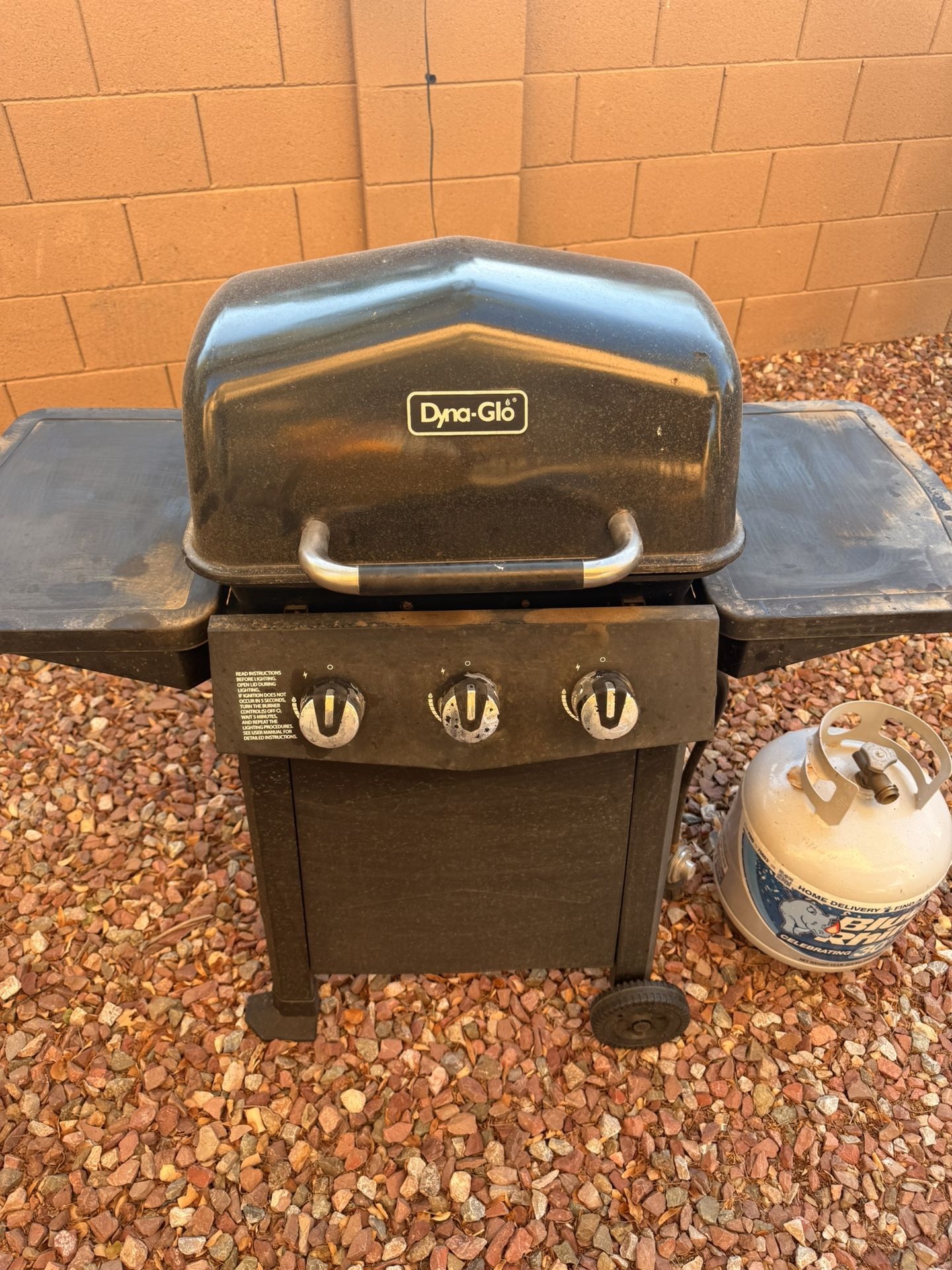 Bbq Grill W/ Propane Tank
