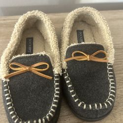 Dockers Boy’s Gray Faux Fur Moccasin Slippers Sz M 13-1