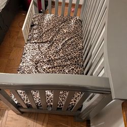 Toddler bed frame and mattress with drawer