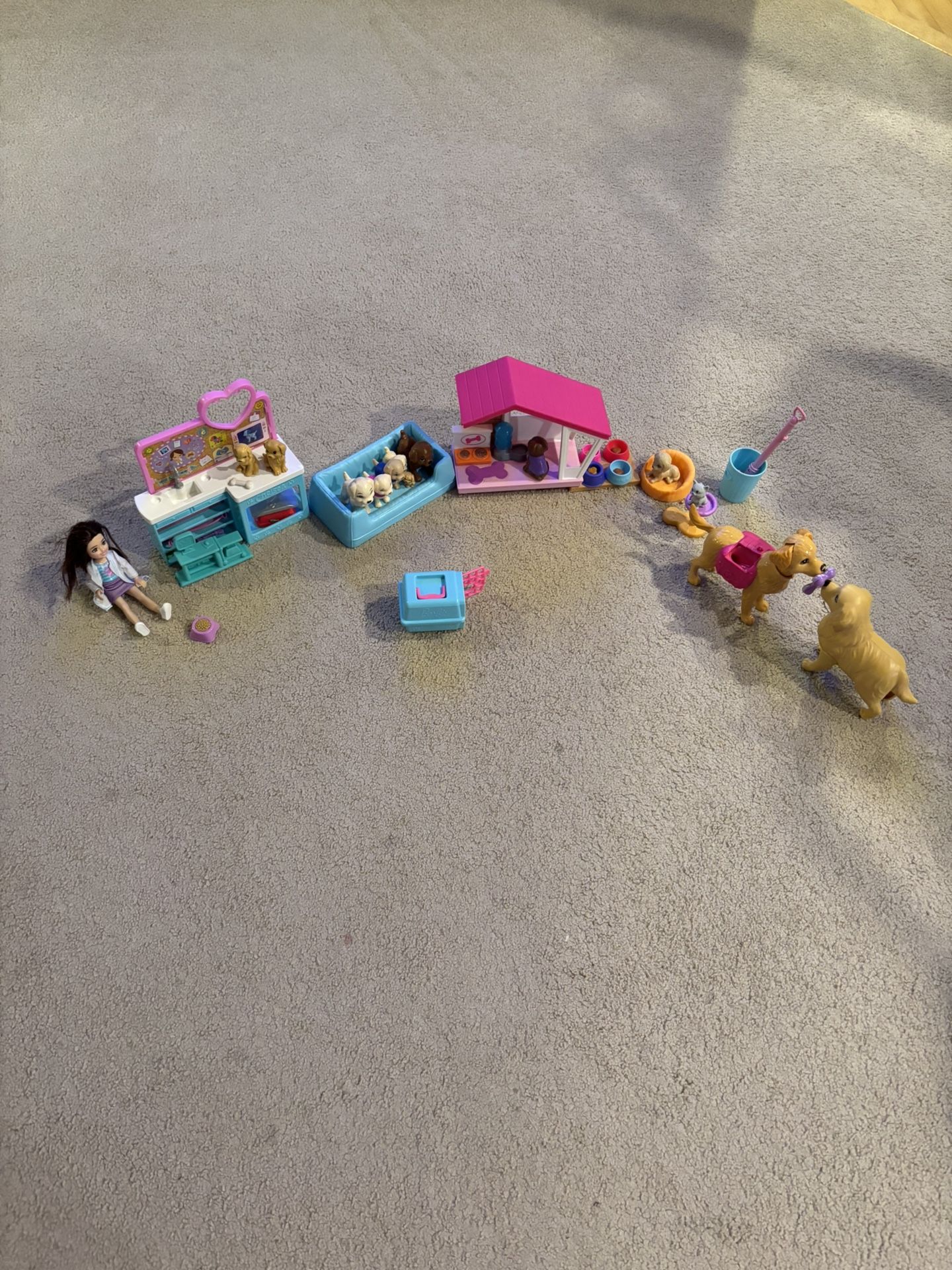 Barbie Dog Vet And Dog House 