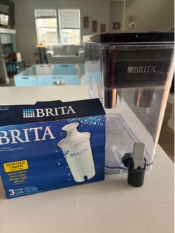 Brita Water Filter Dispenser (includes 2 new filters)